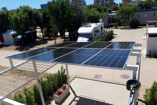 Inatal·lacions fotovoltaiques - Plaques solars càmping